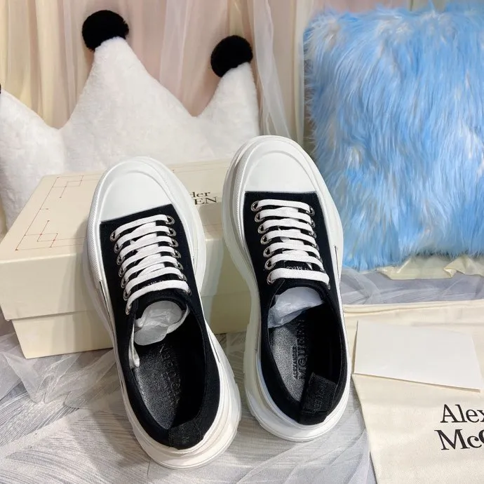 👟👟Ex-factory price 480👟👟Mc Queen McQueen’s new couple shoes! 2023ss spring model first release‼ ️‼ ️Young ladies who are fashion representatives must be in the forefront of fashion! The unique personality of the shoes adds full charm, and the shoes are super stylish. ⚠The uppers are made of customized original canvas. The color is warm and moist. 🔸The inner padding is made of imported goatskin. Full of flexibility! The round toe design allows the toes to be completely released🥰 Get rid of the original pressure of shoes! 🔸The outsole adopts the original molded vacuum outsole. The process of combining several layers of outsole is complicated. Super light and super comfortable! Super affordable ❤️ 🔸 🔸Size: 35-44 men’s and women’s sizes. The latest counter packaging low top